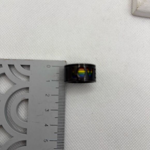 NWOT Size 7 Titanium “LOVE” spinner/fidget band with rainbow flag - Picture 7 of 7